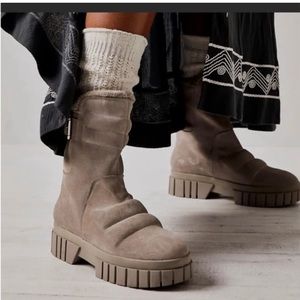 NWOB Free People Fable Boots Faux Fur Gray Grey Suede Size 8.5 EU 38.5 MSRP $188